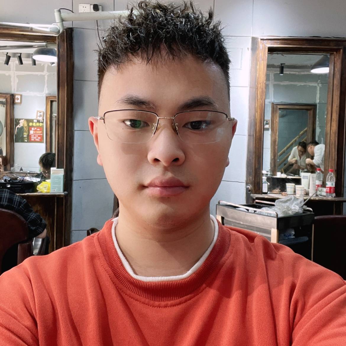 中心挽手彼年的照片