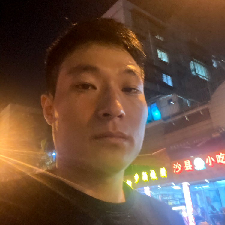 天真邂逅楼房的照片