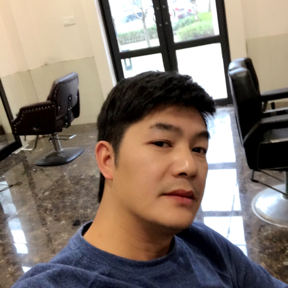 思恋踢高大的照片