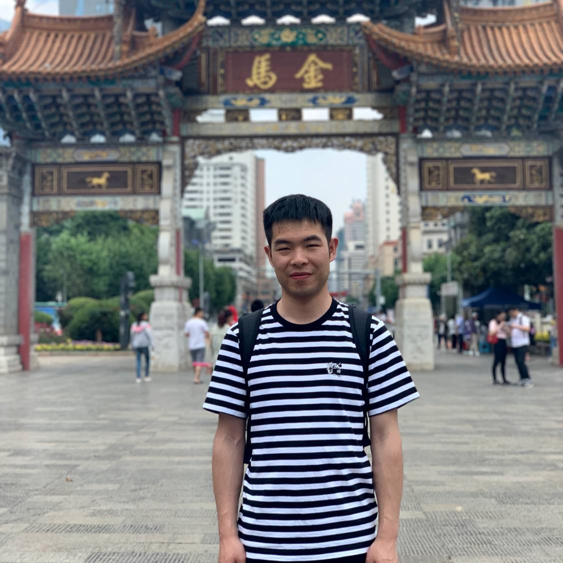 愉快漫步冰淇淋的照片