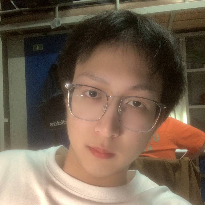 阳光下de男孩的照片