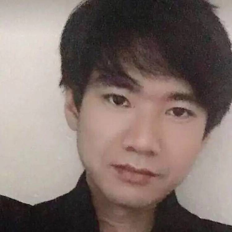 钢笔凝眸怕孤单的照片
