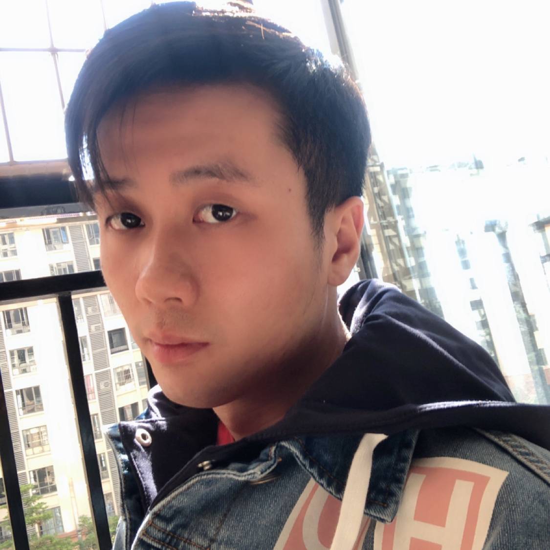 Hz.的照片
