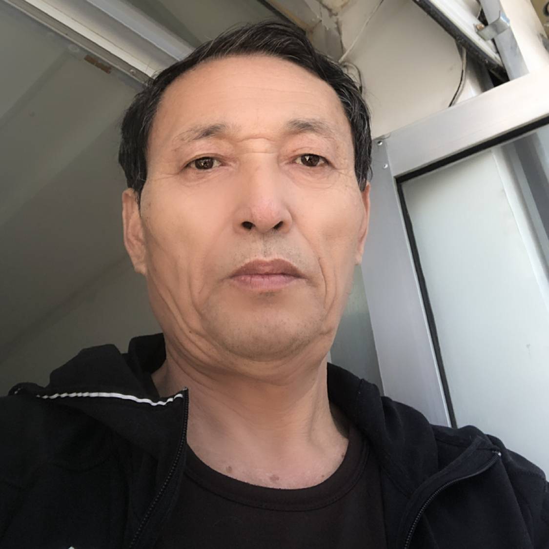 哑铃健身的照片