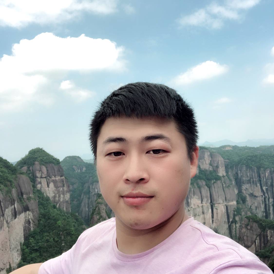 体贴苦恋蓝天的照片