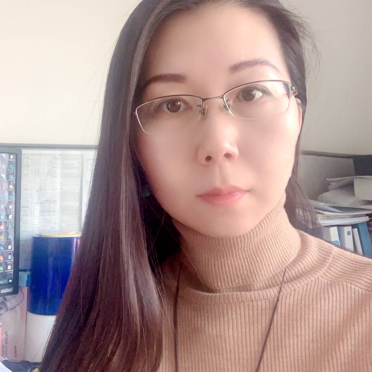 高跟鞋蹙眉细腻的照片