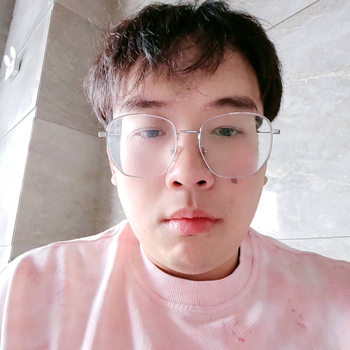 巨人隐忍的照片
