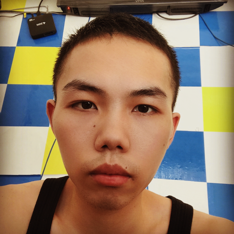行驶的火车的照片