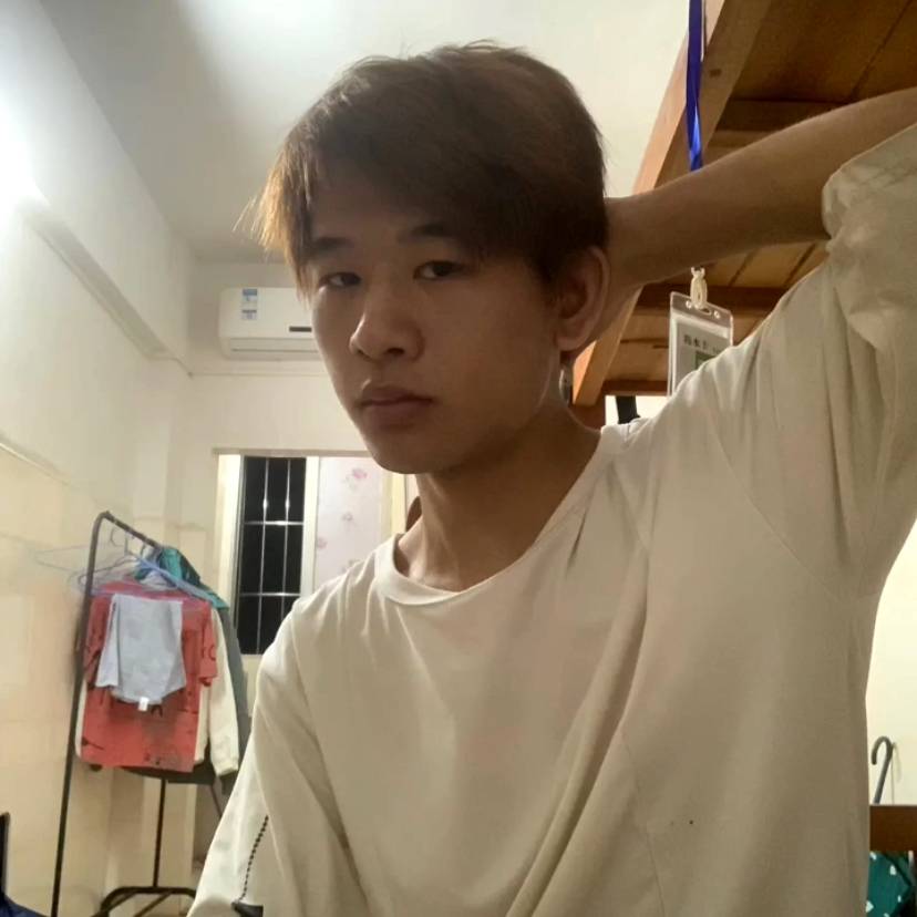 眼睛大踢月光的照片