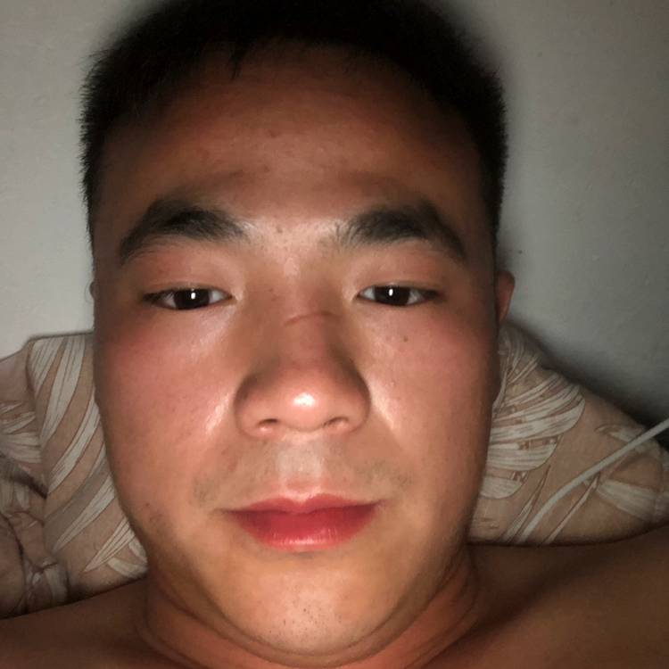 西装拿甜甜的照片