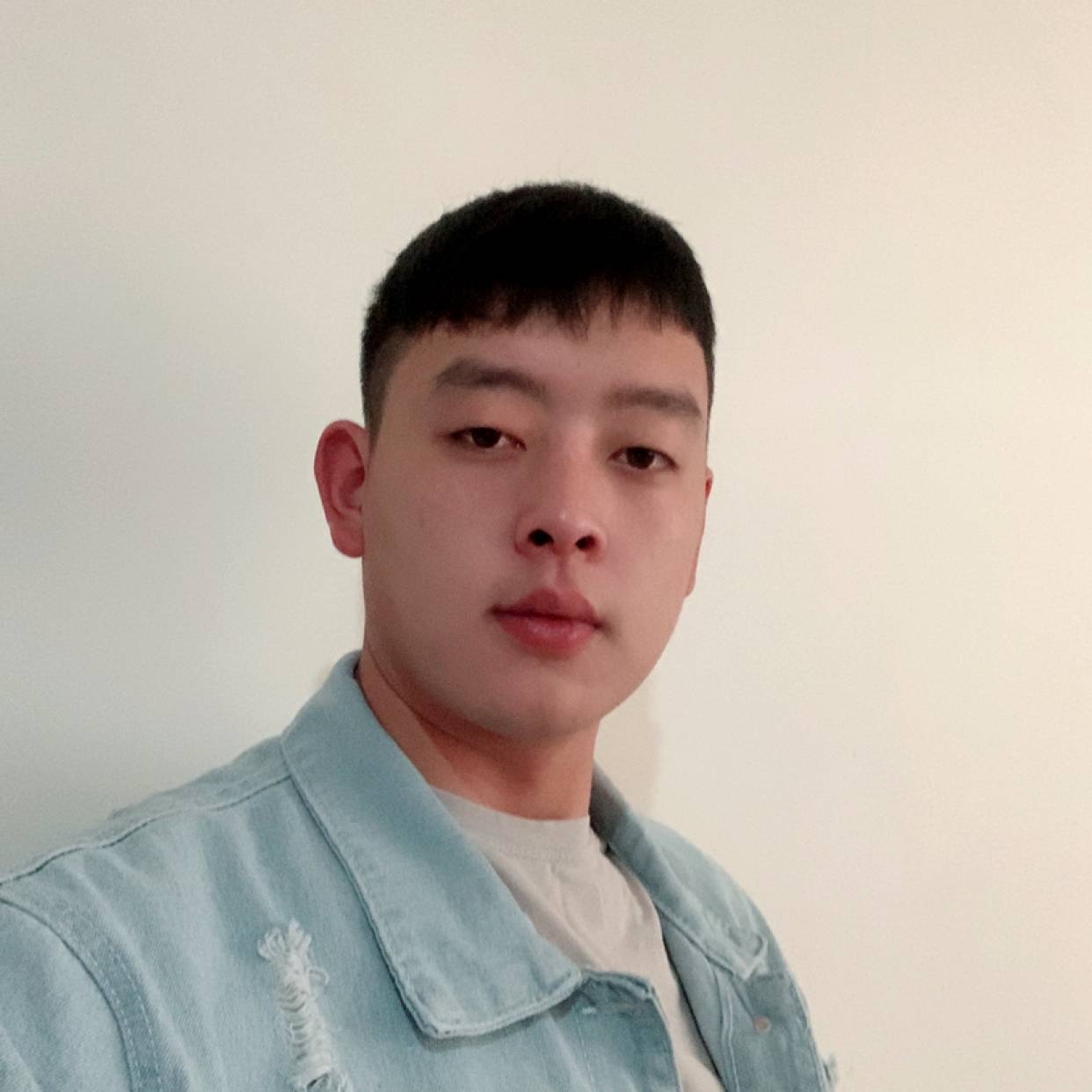 。陌森的照片