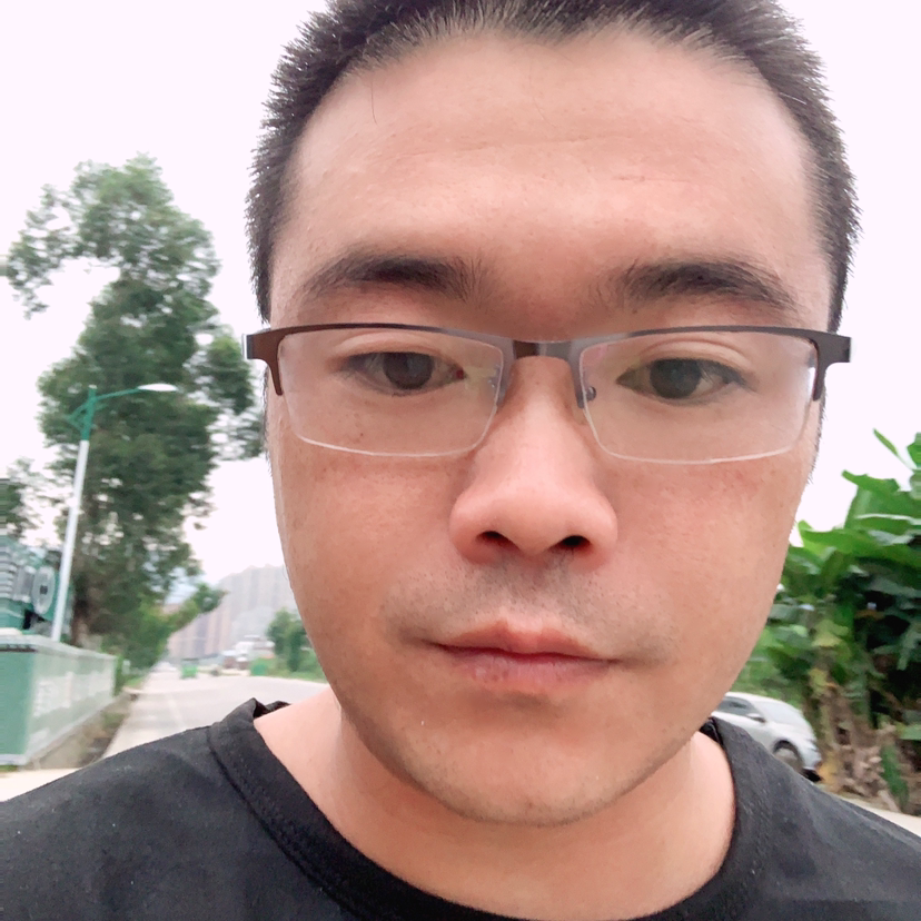 大树笑恬静的照片