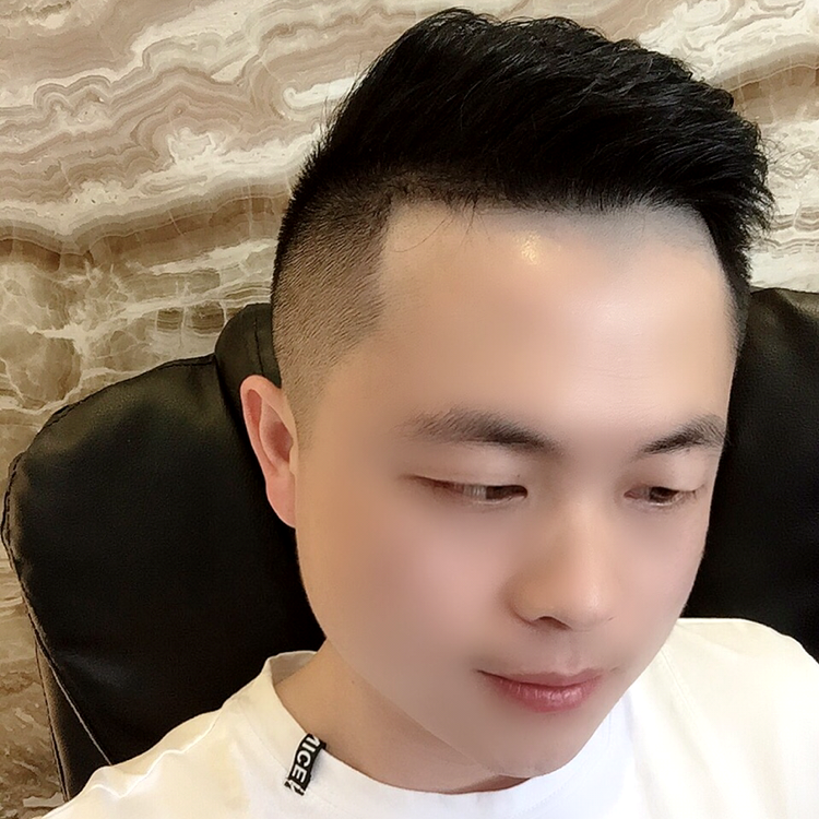 、随风挥手的照片