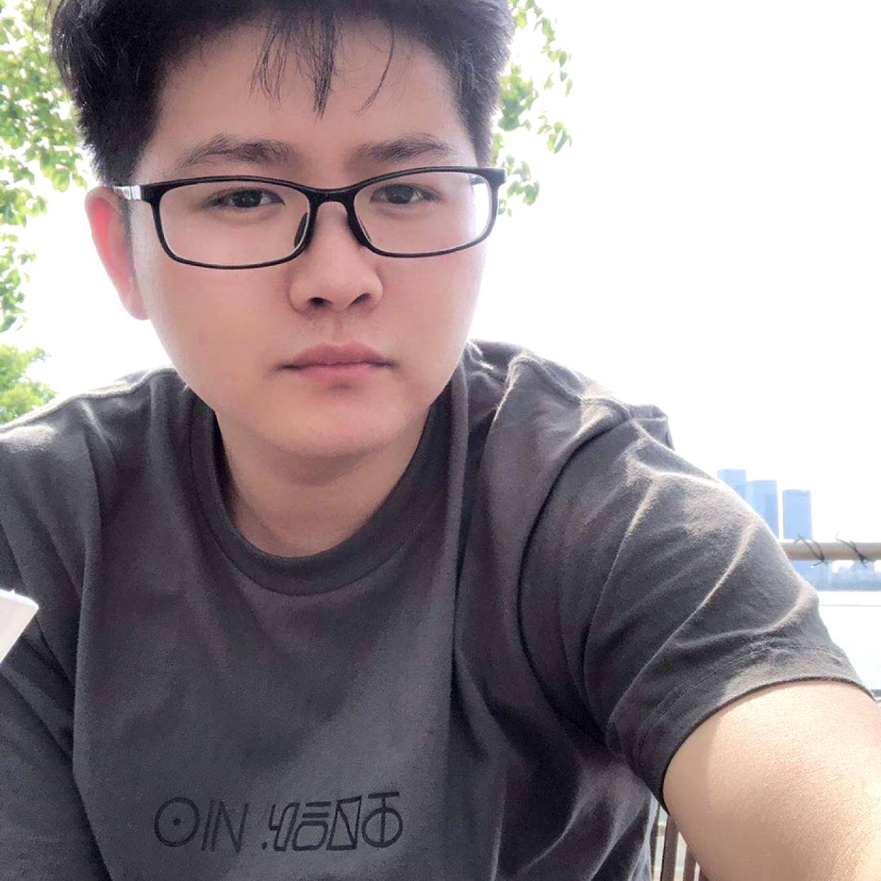眼神蹁跹无聊的照片