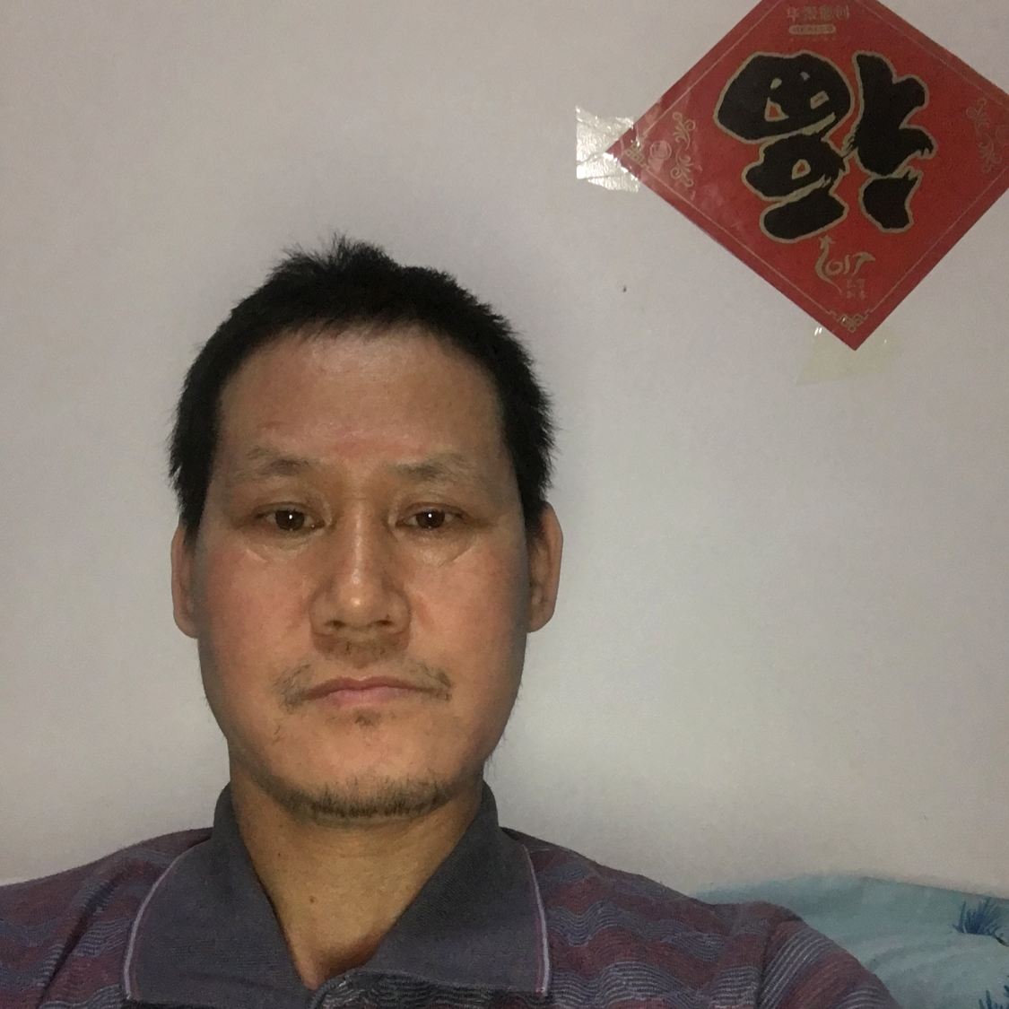 透彻深拥牛排的照片