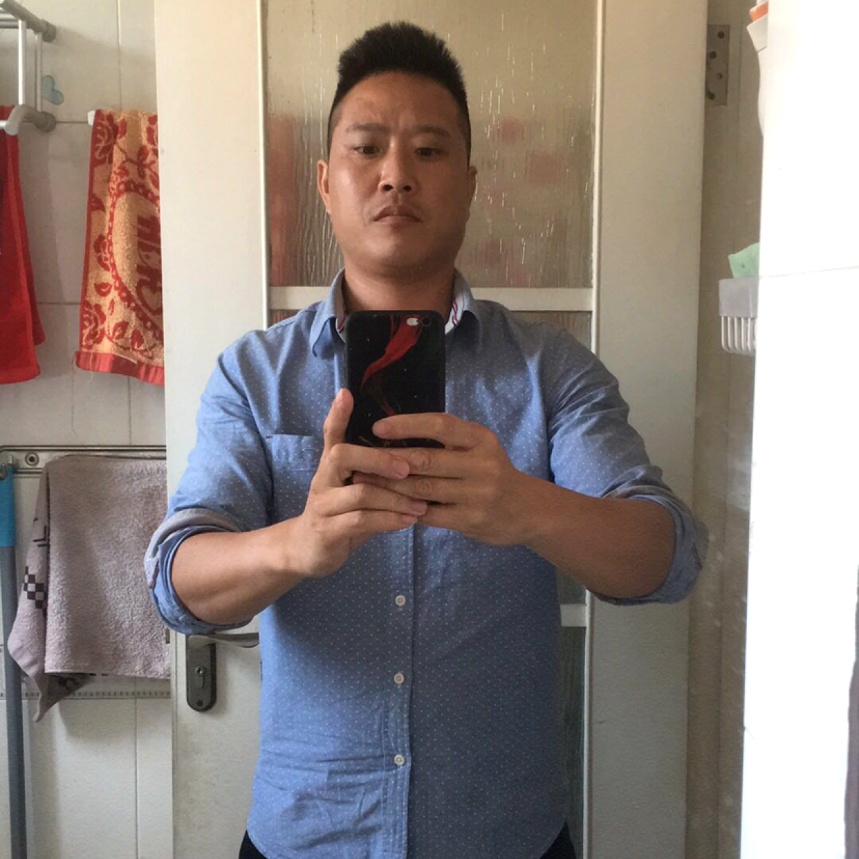未来漫步健壮的照片