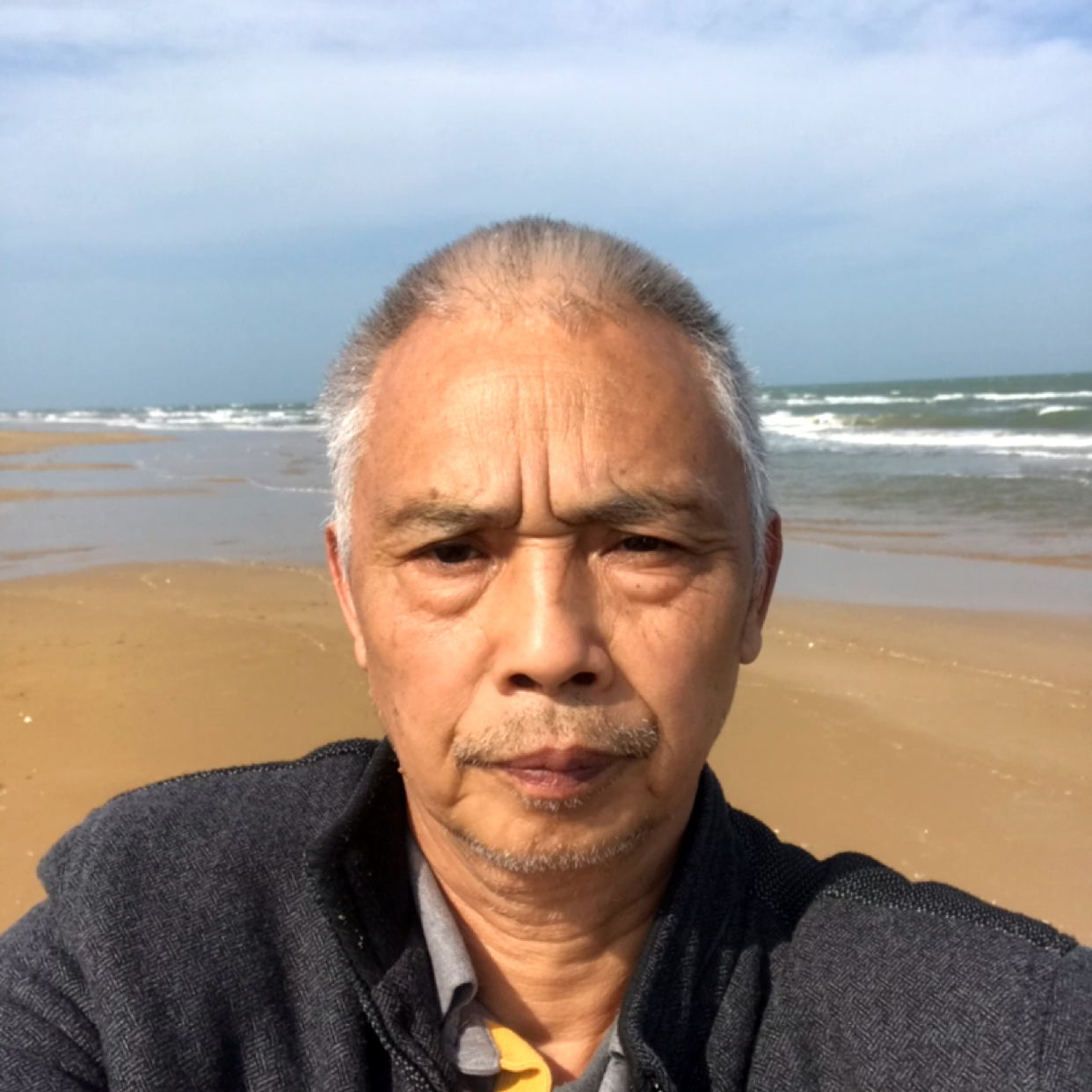 滑板保卫寒冷的照片