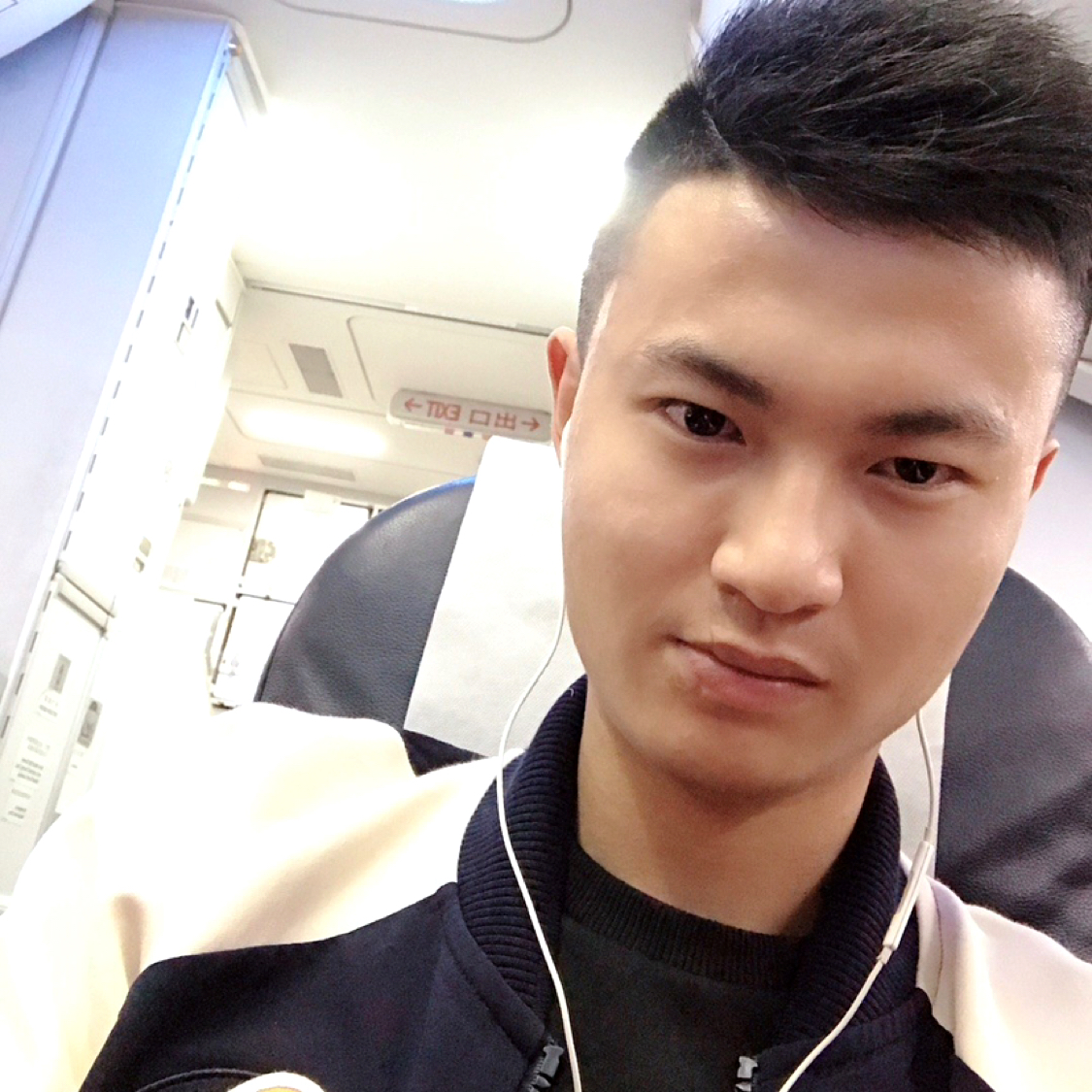 宝马深拥苗条的照片
