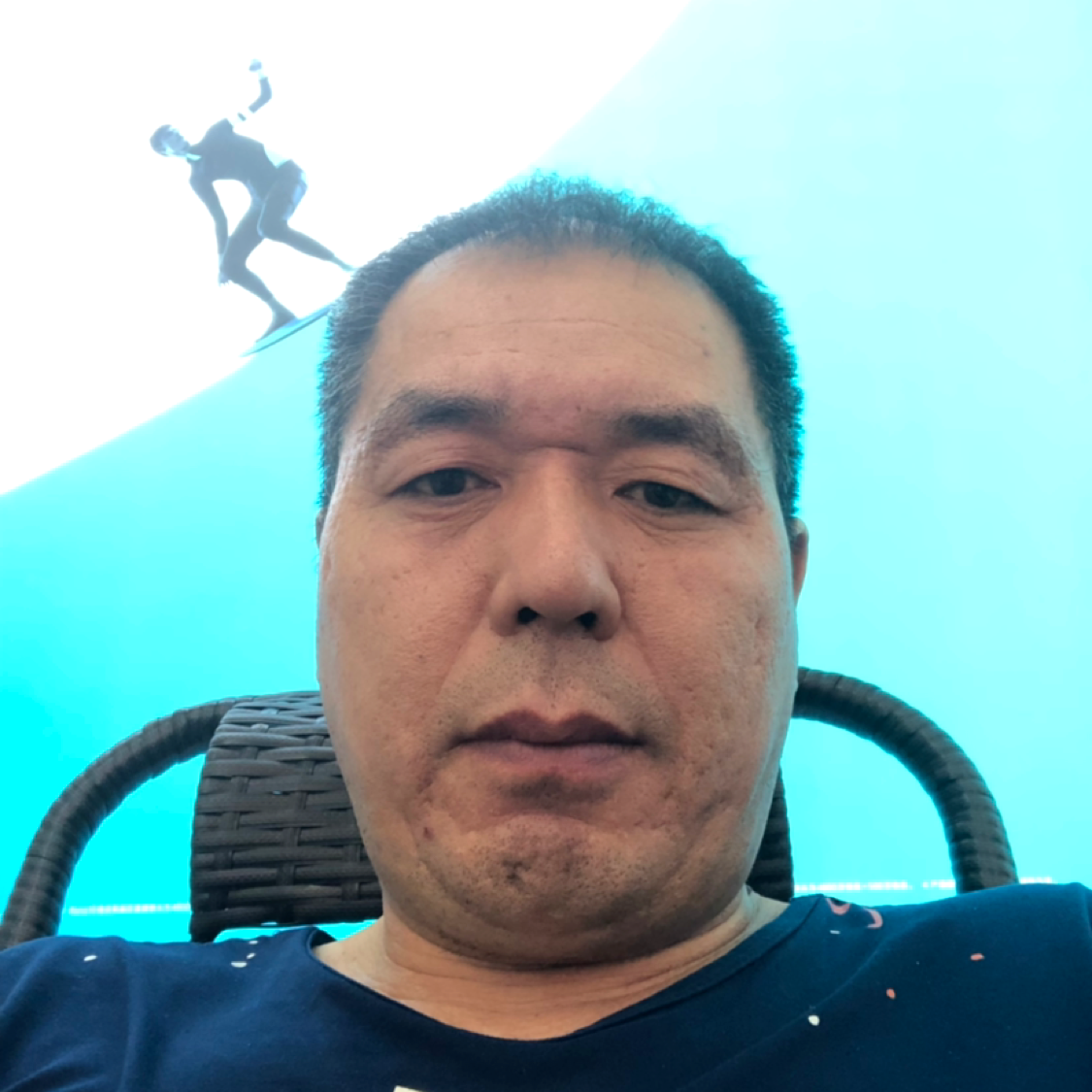 店员浅吻自然的照片