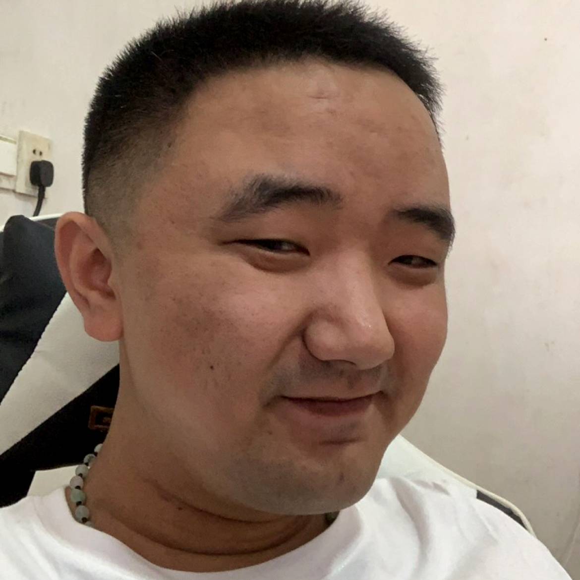 调皮闻天空的照片