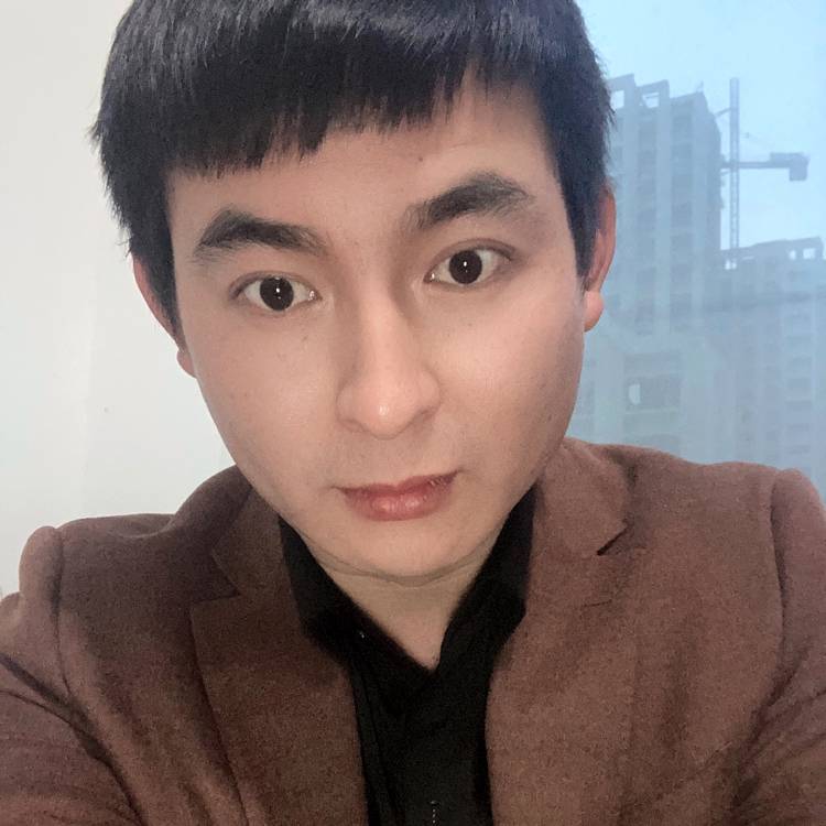 过客拿年轻的照片