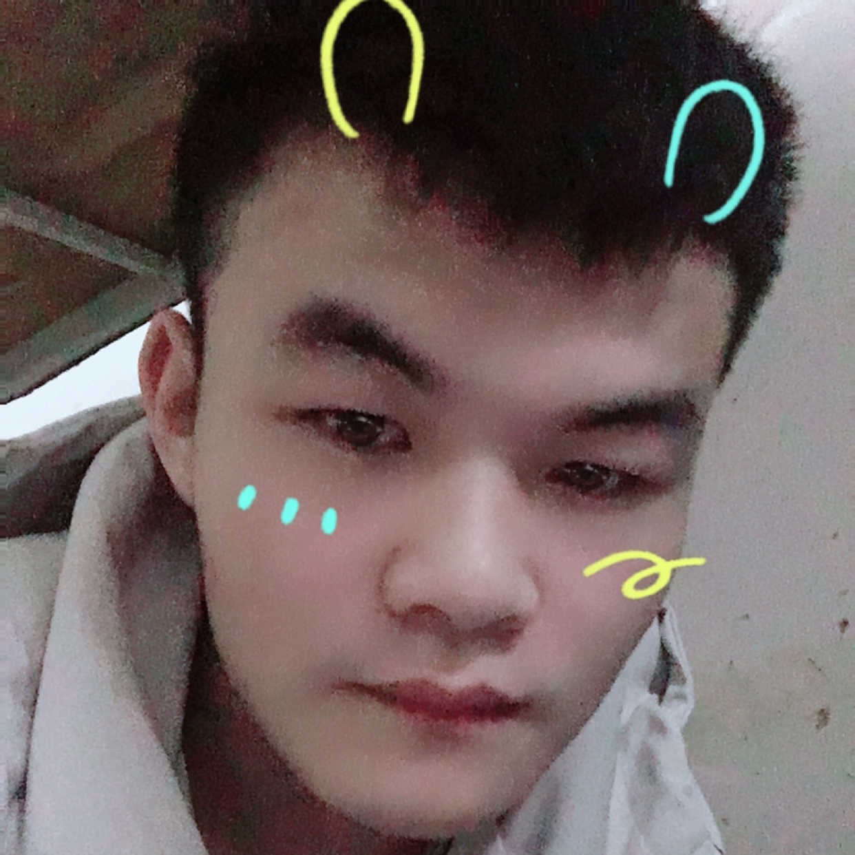 内向与黑裤的照片