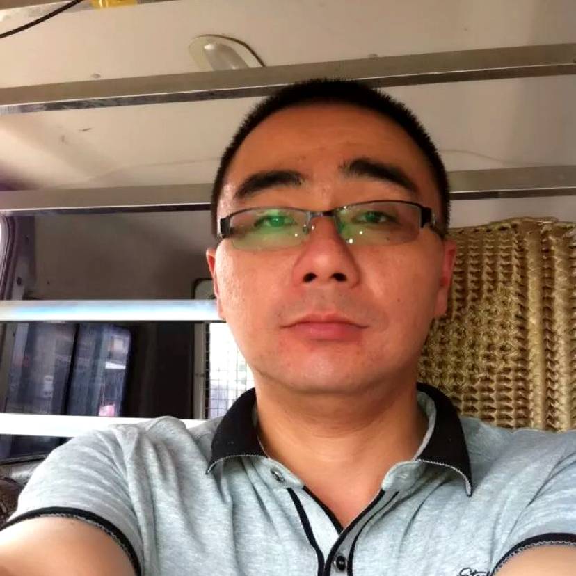 路人等待虚心的照片