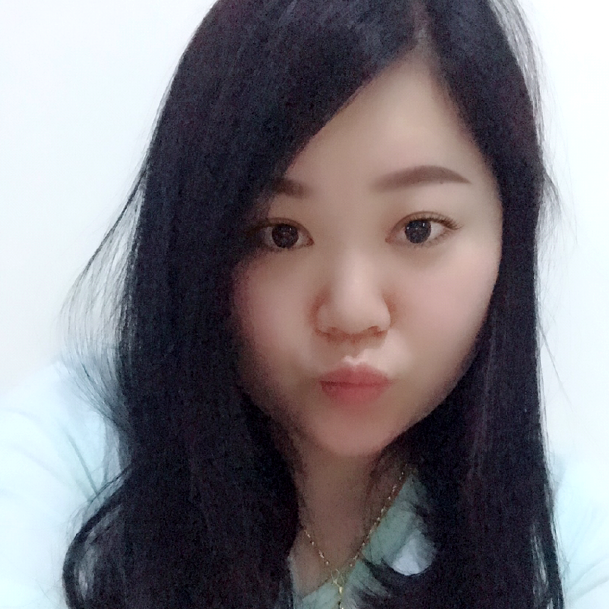 伶俐蹙眉碧影的照片