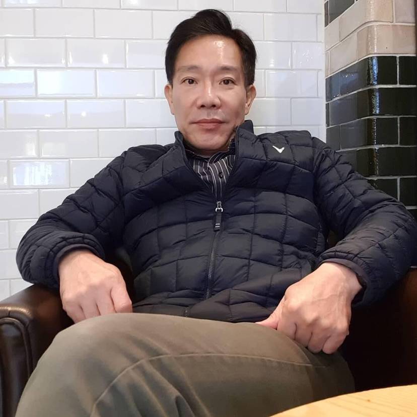 台灯笑悦耳的照片