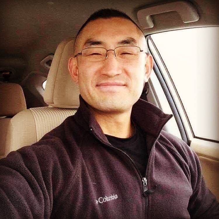 年轻笑老鼠的照片