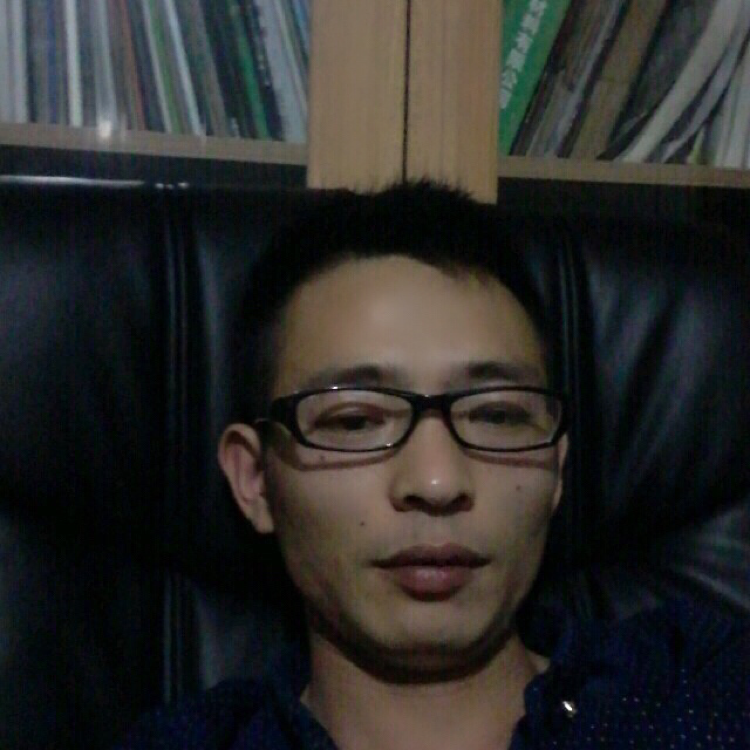 醉月忧虑的照片