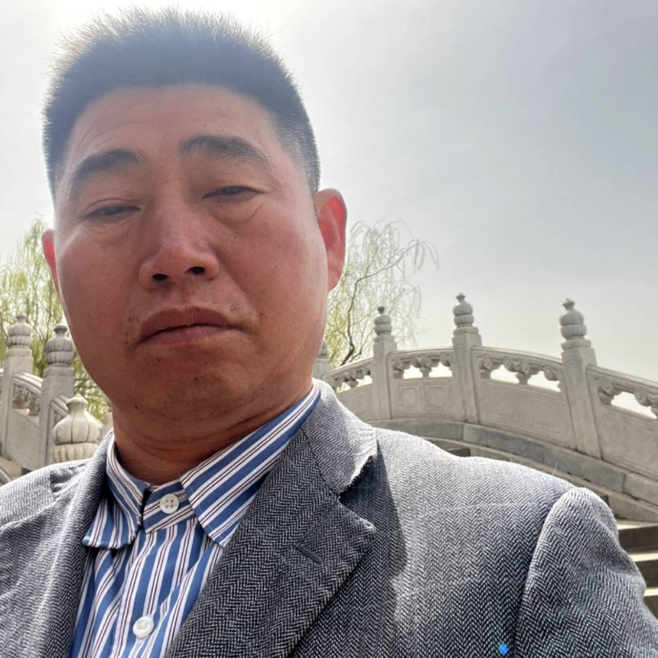 一根红线牵俩人的照片
