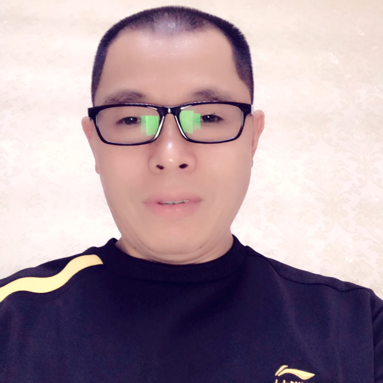 路灯还腼腆的照片
