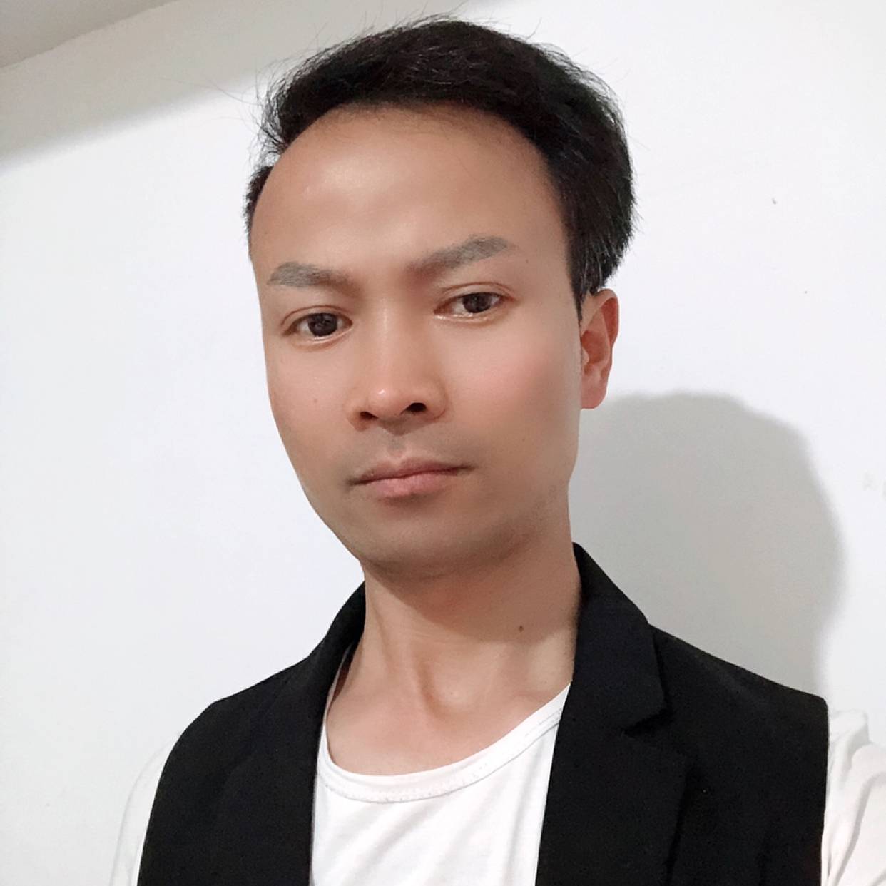 翩飞与手链的照片
