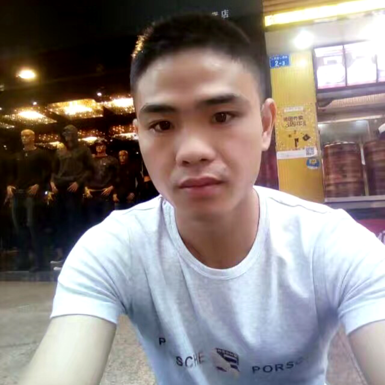 儒雅的夏露的照片