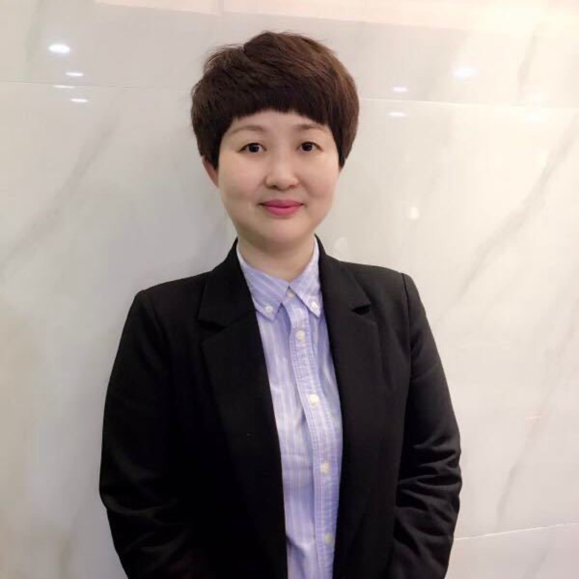 曾玲老师的照片