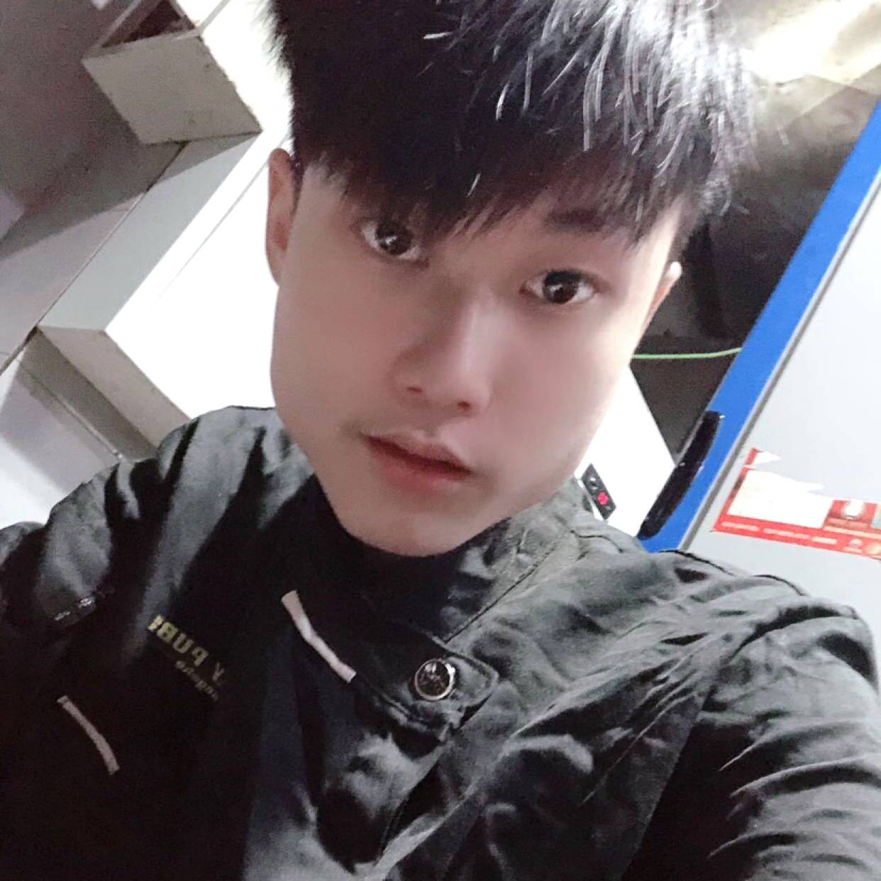 努力的小厨师的照片