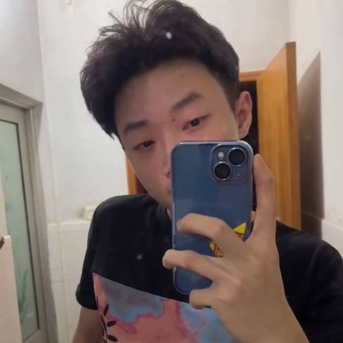 酷酷遇見母鸡的照片