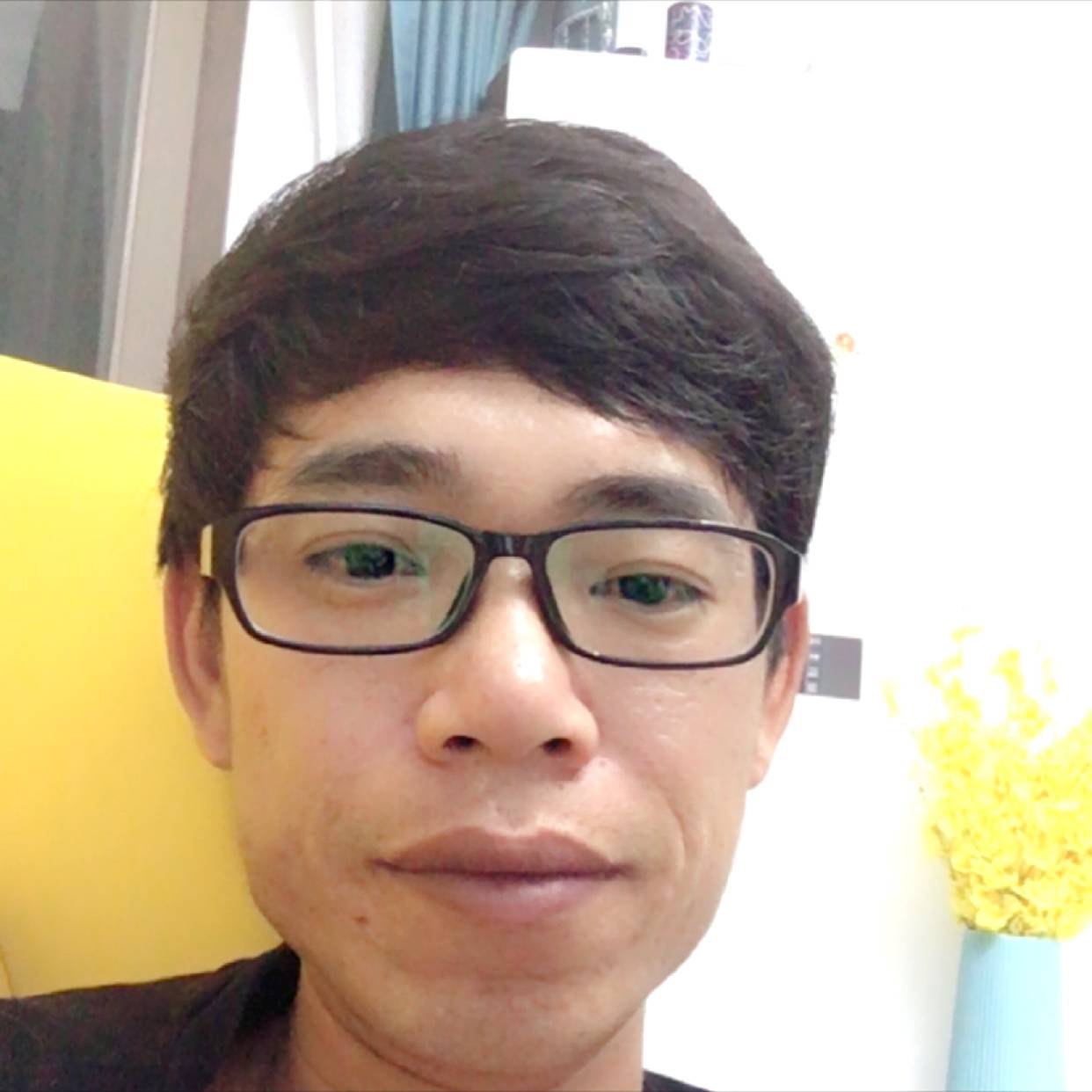 青琯漫步碧蓝的照片