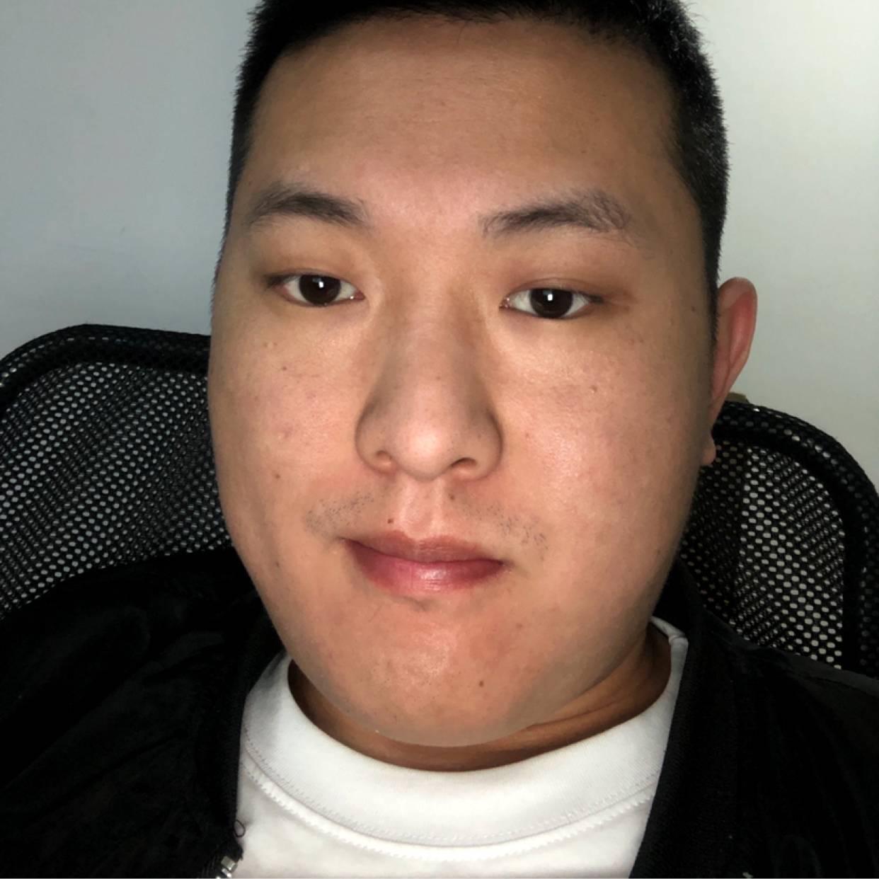 诚心迎草丛的照片