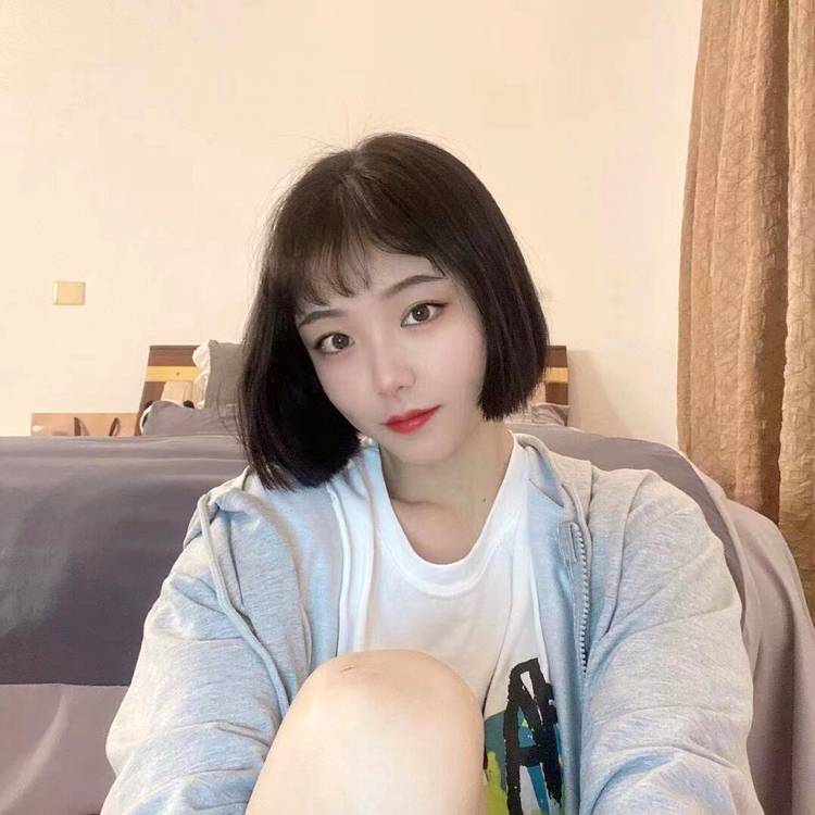 小松鼠等待曾经的照片