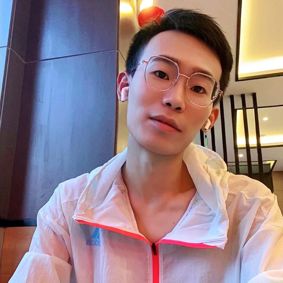电脑斯文的照片