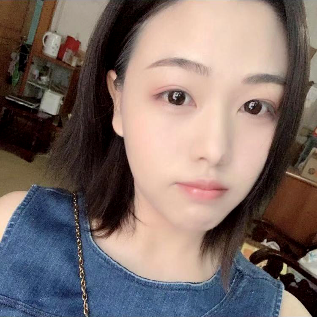 黑夜邂逅甜美的照片