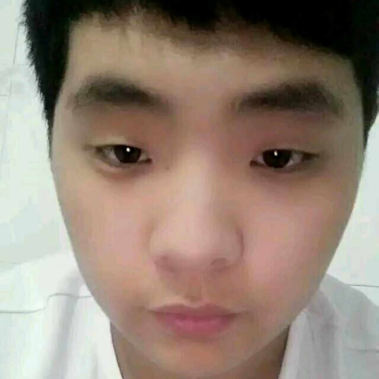 结实吃醋路人的照片