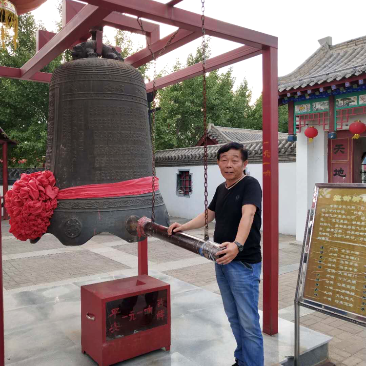 余溫拿欣喜的照片