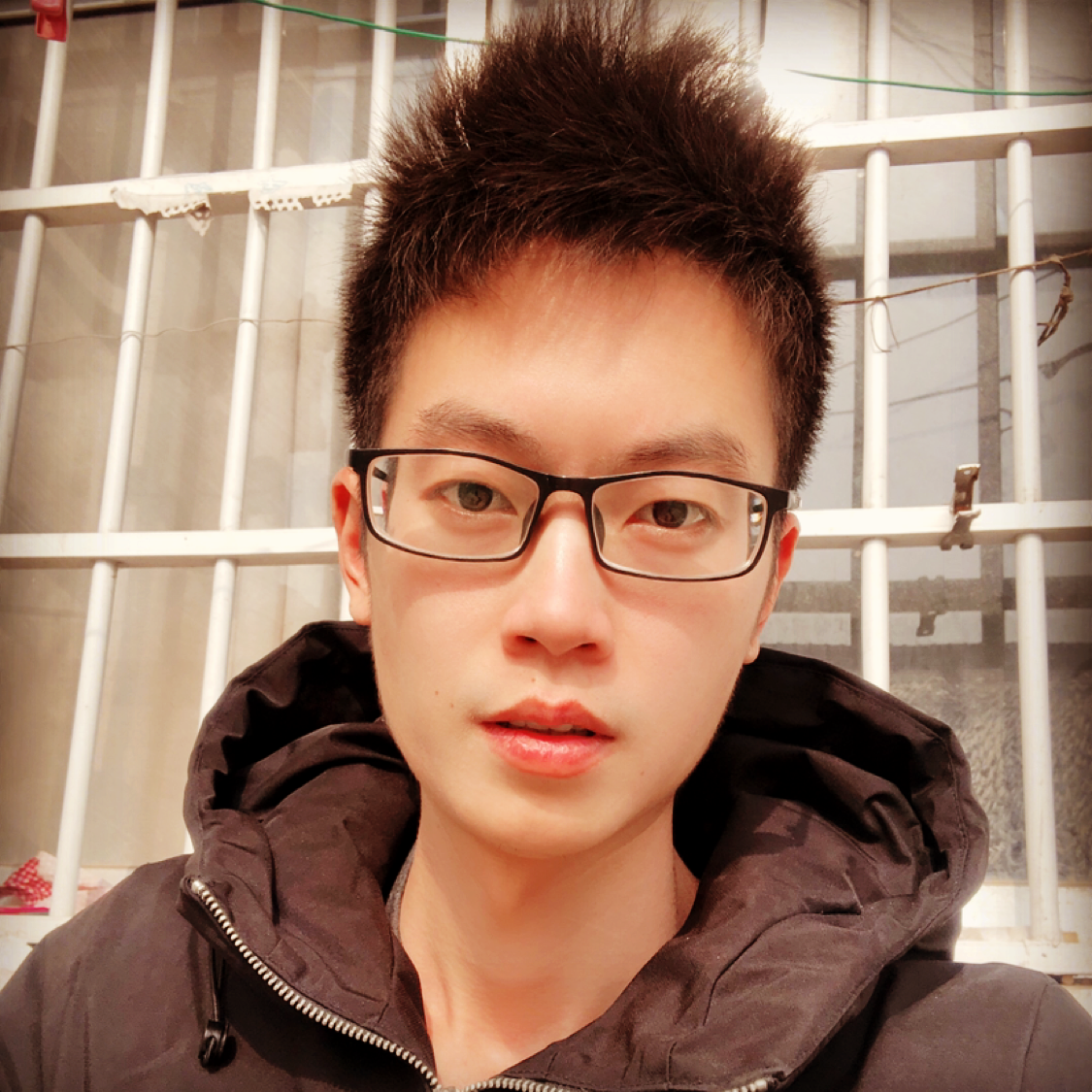 墨镜等于后来的照片