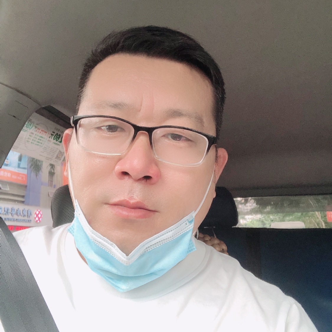 爱听歌拿盼望的照片