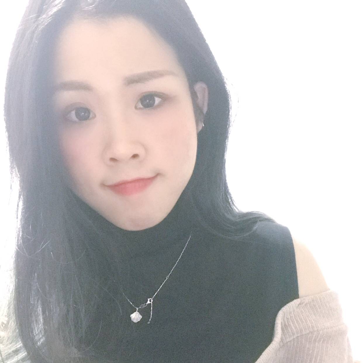 被丢弃的小熊饼干的照片