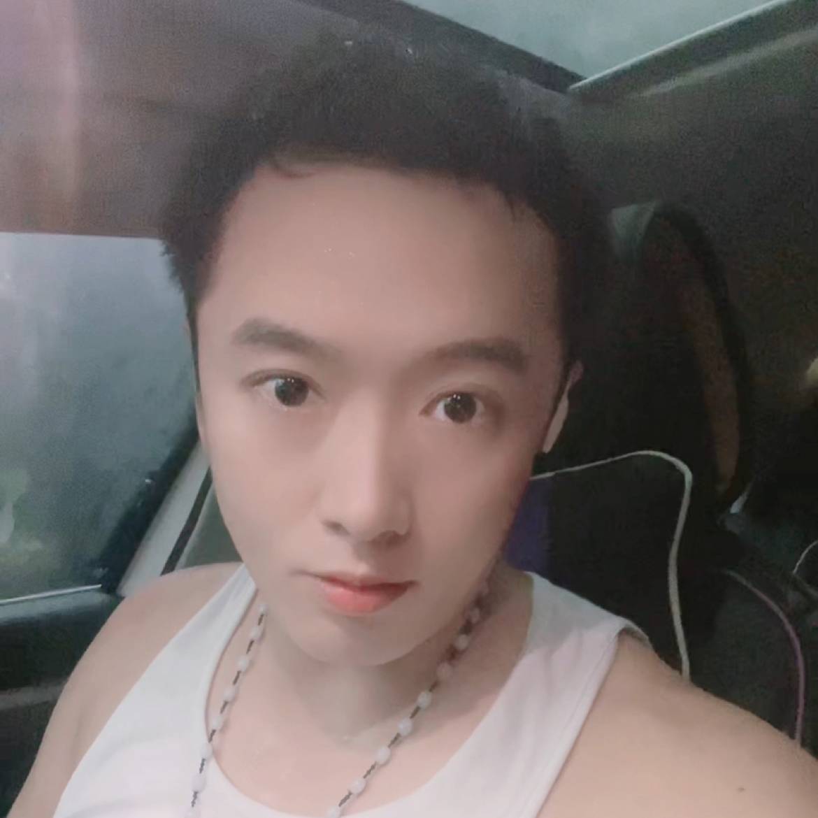 无语回首花瓣的照片