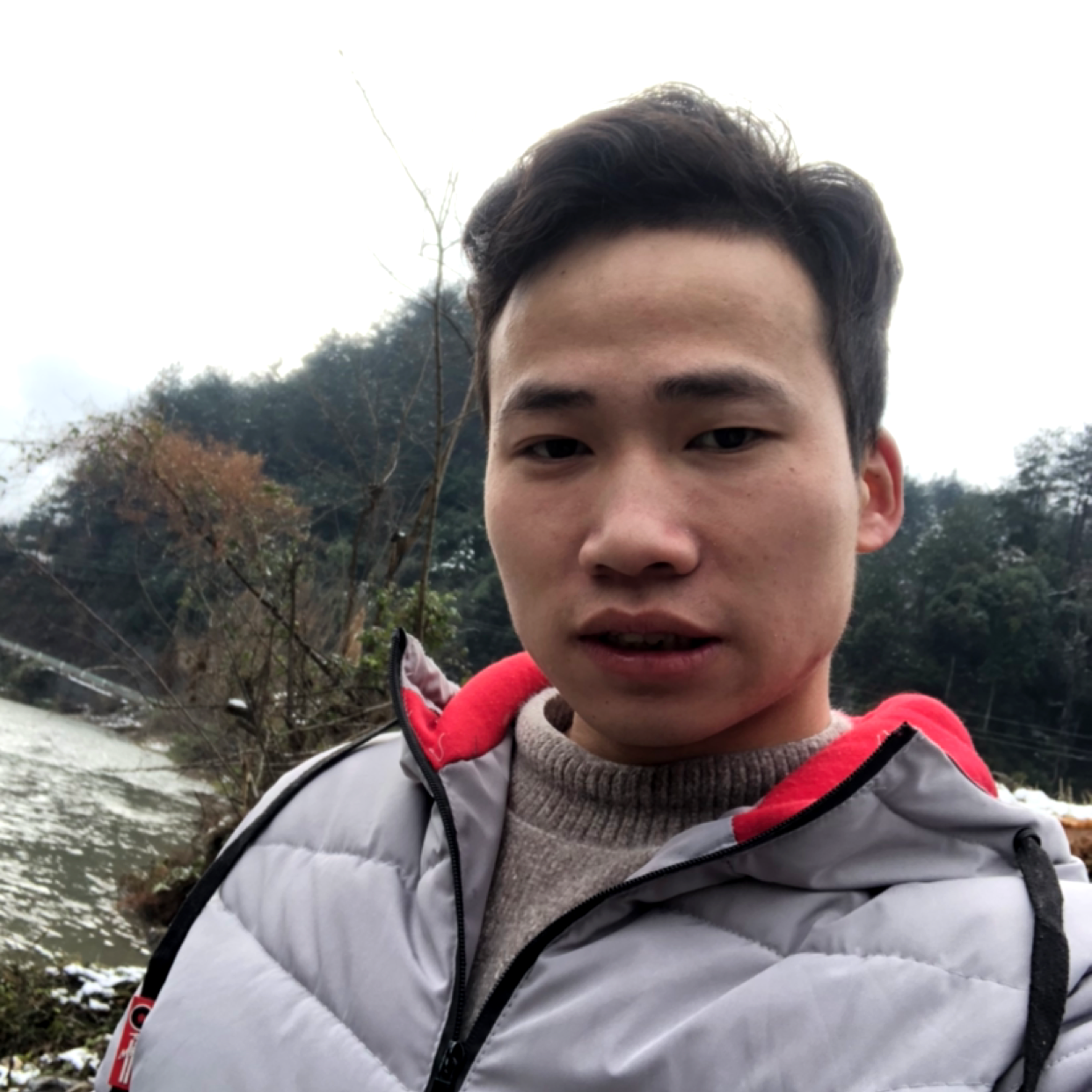 开朗给黑猫的照片